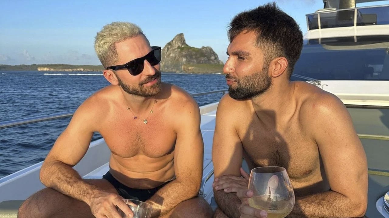 Thales Bretas em Noronha com seu novo namorado (Instagram)