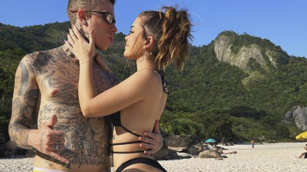 Mel Maia posa com o namorado MC Daniel em clima de romance na praia (Instagram)