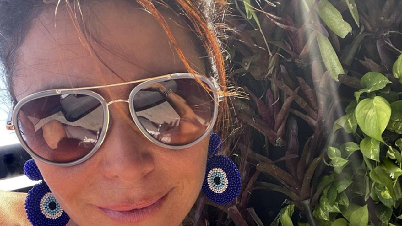 Giovanna Antonelli arrasa em encanta de biquíni azul em dia de sol