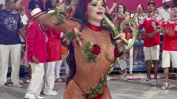 Viviane Araújo arrasa com samba no pé em ensaio da Salgueiro (Instagram)
