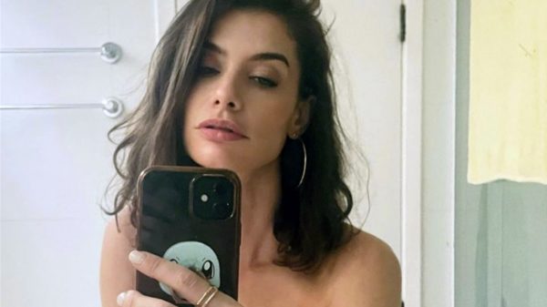 Alinne Moraes deixa seguidores boquiabertos com sua beleza em selfie (Instagram)