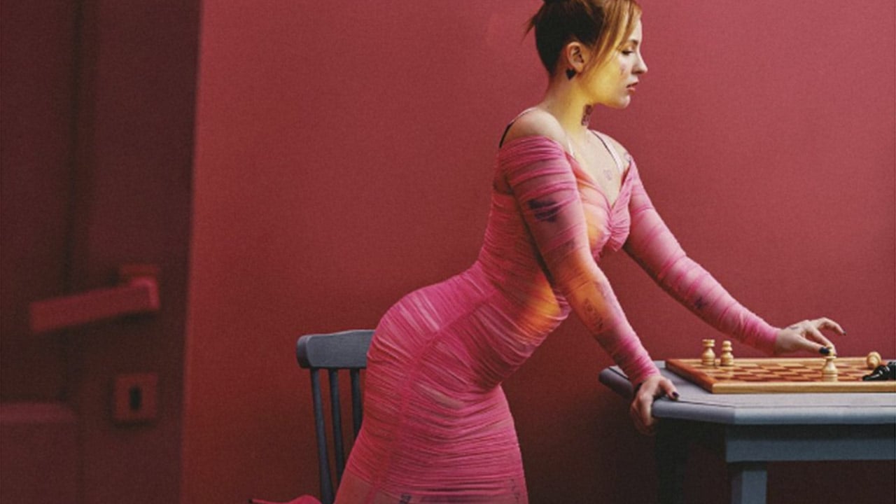 Larissa Manoela encantou seguidores com ensaio com look rosa publicado nas redes (Instagram)