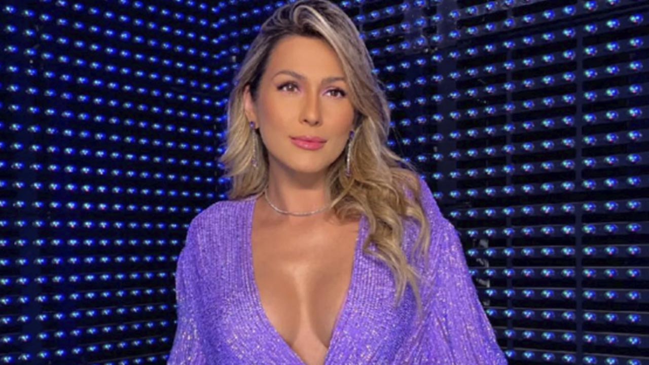Lívia Andrade surpreende na escolha do look para o "Domingão" e arrasa (Instagram)