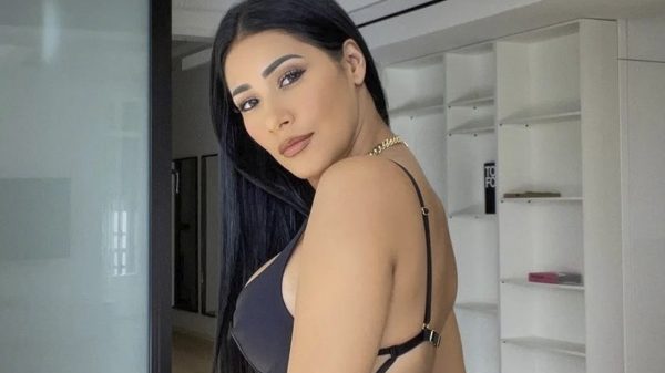 Simaria arrasa em post no Twitter com vestido em nude e preto (Instagram)
