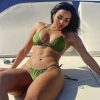 Gabily posa com biquíni verde em passeio de barco e arrasa (Instagram)