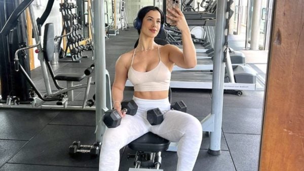 Larissa Tomásia arrasa e esbanja boa forma na academia (Instagram)