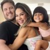 Maíra Cardi posa com o namorado Thiago Nigro e a filha Sophia