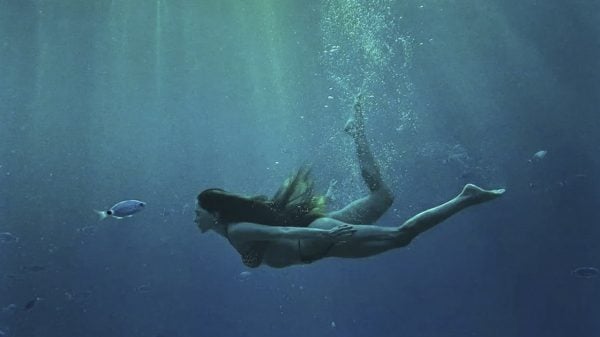 Romana Novais encanta seguidores com belo registro debaixo d'água (Instagram)