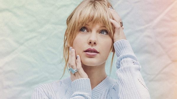 Solteira, a estrela pop Taylor Swift levanta rumores de affair com astro da Formula 1