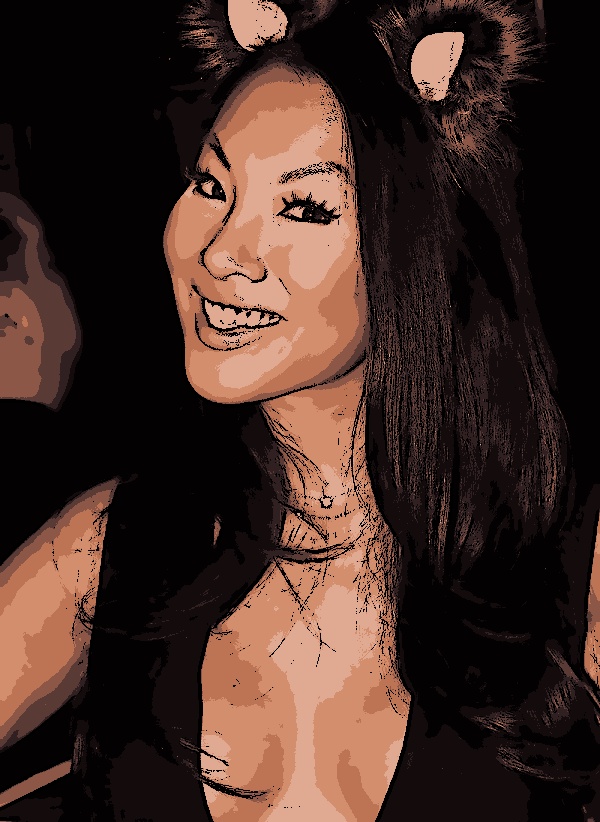 Asa Akira (Asa Takigami) é uma atriz pornô descendente de japoneses, que nasceu na cidade de Nova Iorque nos EUA (Wikipedia)