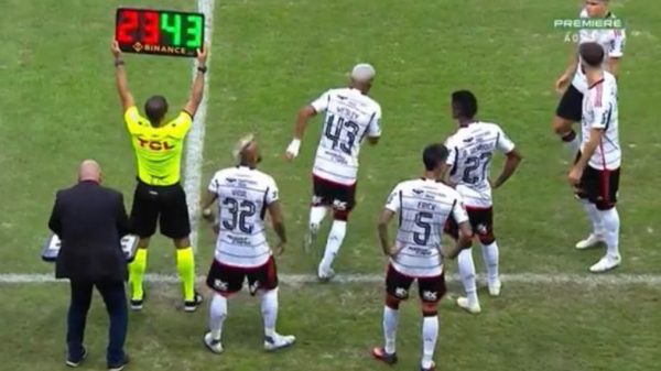 Bahia x Flamengo, com 5 substituições no intervalo (Reprodução/TV)