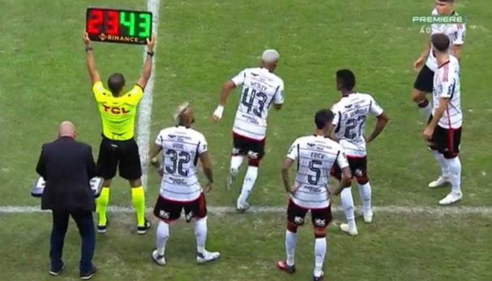 Bahia x Flamengo, com 5 substituições no intervalo (Reprodução/TV)