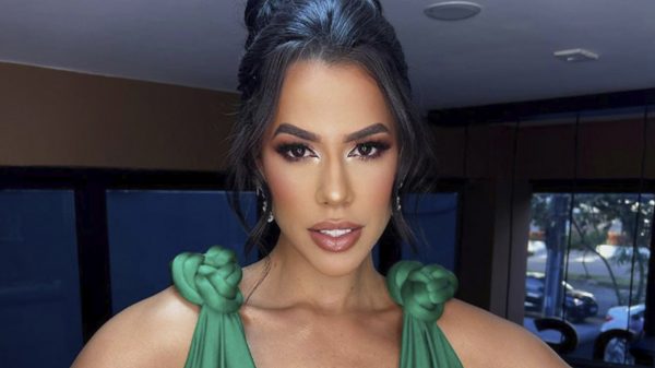 Larissa Tomásia encantou seguidores em clique com vestido verde e decote poderoso (Instagram)