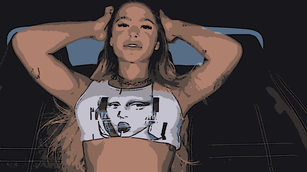 Nathalia Valente esbanja boa forma e barriga chapada em cliques -