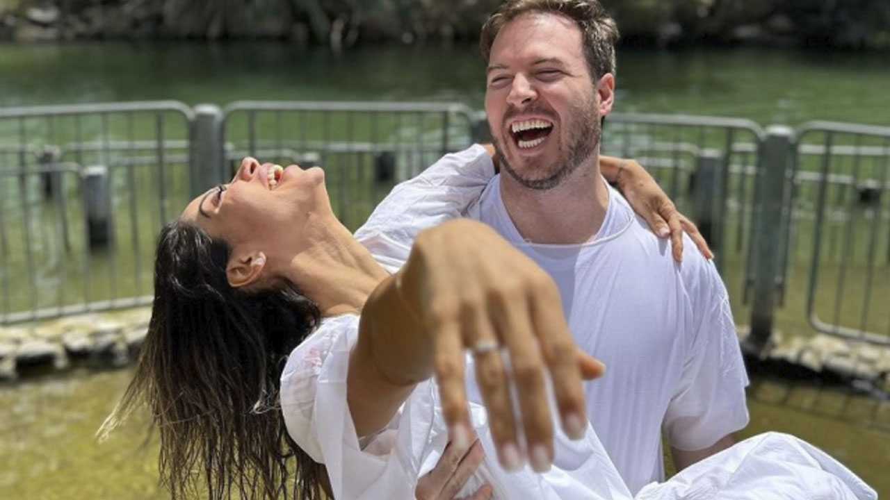 Thiago Nigro e Maíra Cardi no momento do noivado, em viagem a Israel (Instagram)