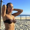 Vanessa Lopes compartilha cliques se refrescando na praia e causa nas redes (Instagram)
