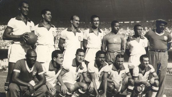 Brasil pronto para partida da Copa de 1950, no Maracanã, com Barbosa em campo (Arquivo Nacional)