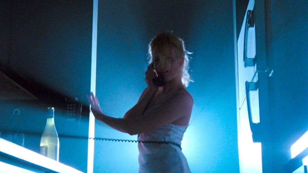 Kim Basinger sensualiza em cena de 9 1/2 semanas de Amor (Reporducão)