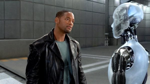 Will Smith em cena do clássico Eu Robô, filme baseado em obra de Isaac Asimov (Divulgação)