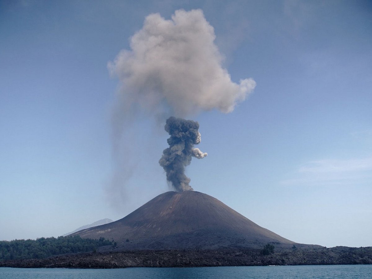 Explosão do vulcão Krakatoa que provocou impactos em todo mundo (Reproducão)