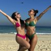 Em dia de praia, Larissa Manoela esbanja boa forma em registro com amiga