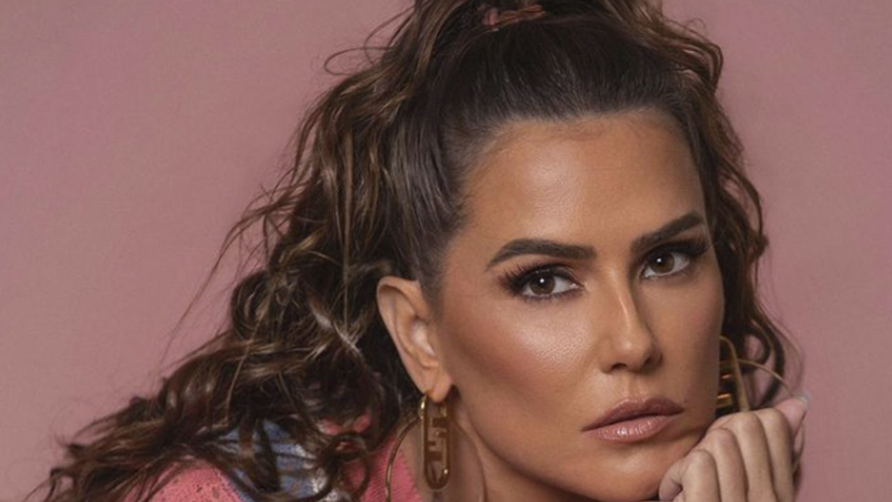 Deborah Secco arrasa em novo ensaio e deixa seguidores babando com sua beleza