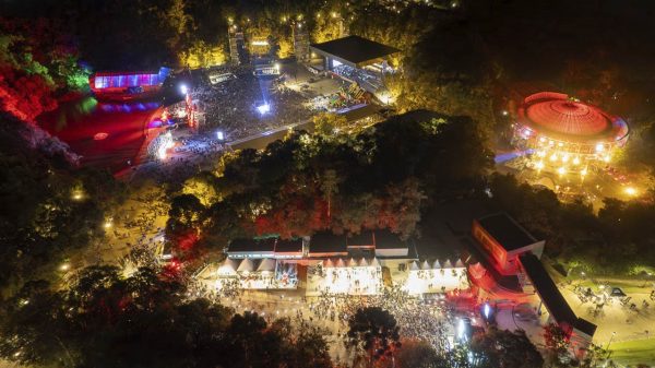 Milhares ocuparam a Pedreira Paulo Leminski e a Ópera de Arame para o Festival Crossroads