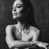 Juliana Paes exibe sua beleza estonteante em ensaio como veio ao mundo