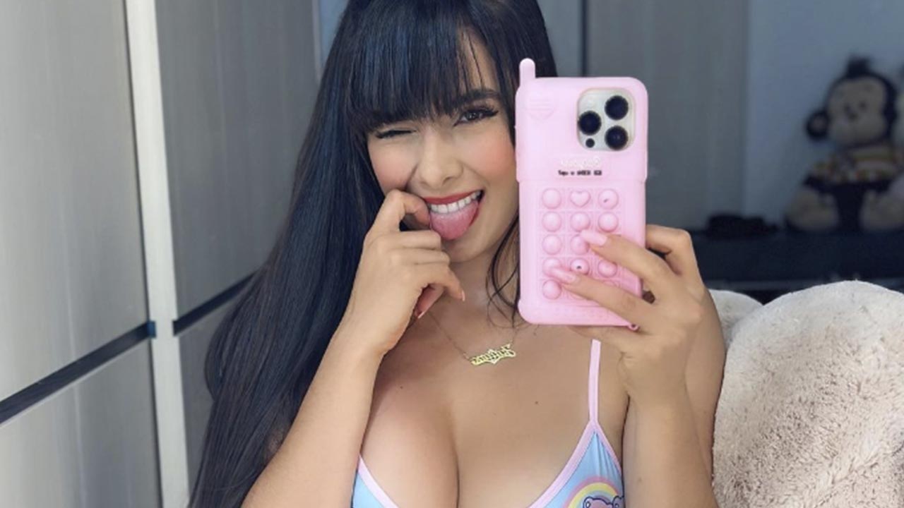 Juliana Bonde causa furor nos seguidores empinando de calcinha nos stories