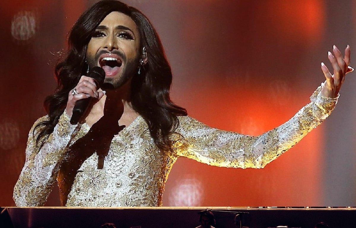 Conchita Wurst em apresentação histórica no Eurovision (Foto: Reprodução/BBC TV)