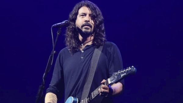 Foo Fighters: Dave Grohl se apresenta no Brasil pela primeira vez sem o amigo Taylor Hawkins