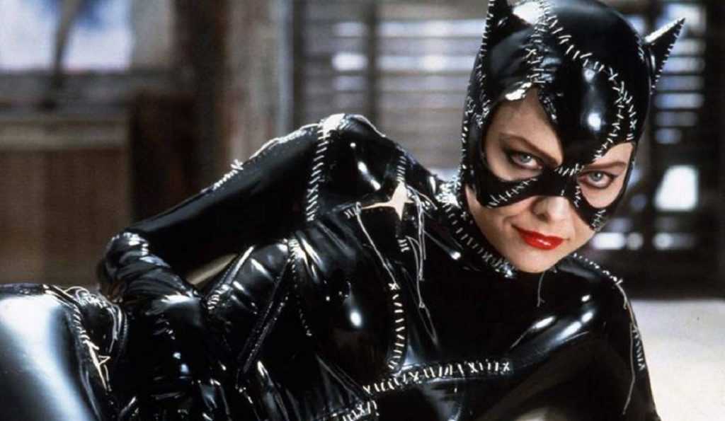 Michelle Pfeiffer como mulher gato em Batman (Reprodução)