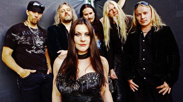 Os músicos do Nightwish em formação de 2014, com Marko, Floor, Tuomas e Emmpu (Foto: Nightwish/Divulgação)