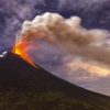 Villarica, o vulcão mais ativo na América do Sul, possui 2.847 metros de altitude e fica na Cordilheira dos Andes