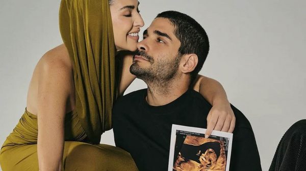 Fernanda Paes Leme exibe ultrassonografia junto com o noivo, Victor Sampaio
