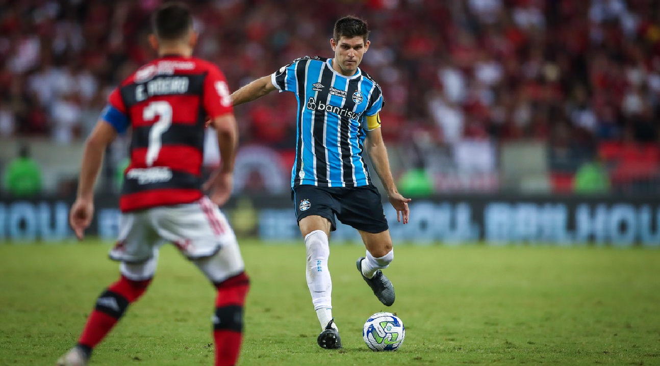 Em momentos opostos Grêmio e Flamengo medem forças nesta quarta (Foto: Uebel/Grêmio FBPA)