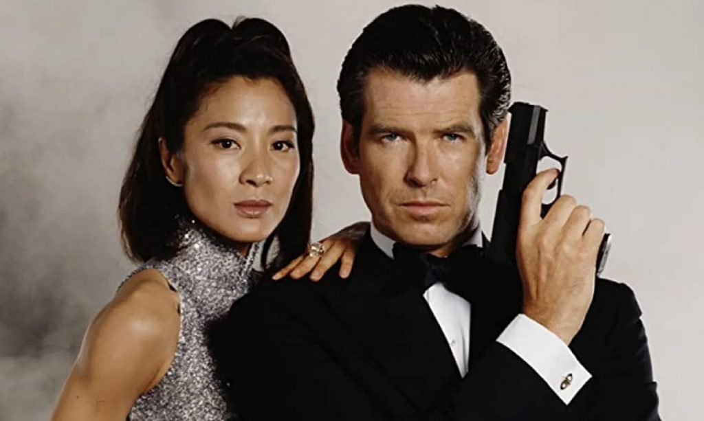 Michelle já viveu uma Bond Girl ao lado de Pierce Brosnan (Foto: Divulgação)