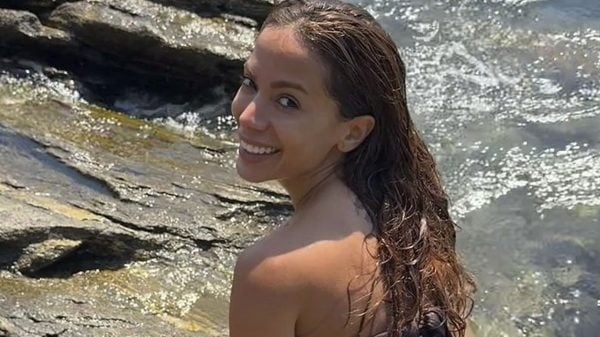 Anitta encantou seguidores mostrando sua beleza natural e corpaço na cachoeira