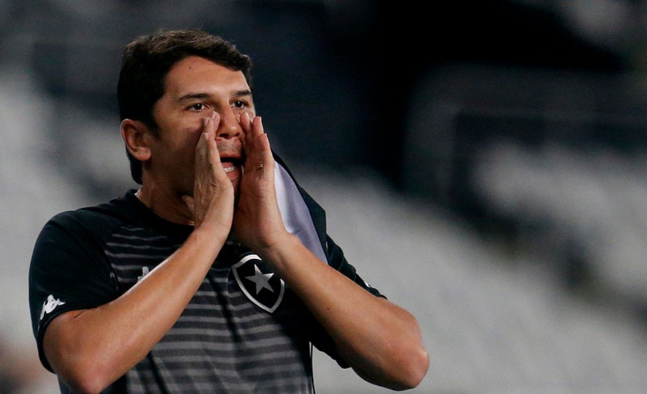 Botafogo está muito pressionado pelos rivais