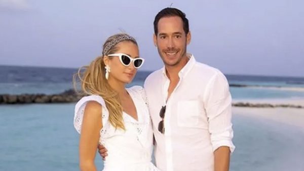 Paris Hilton se declarou publicamente em post recente nas redes para o marido Carter Reum