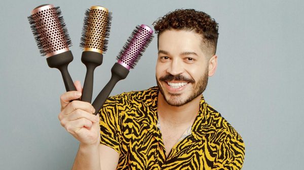 Com muito bom humor e dicas de beleza, Dennis Sloboda virou um fenômeno nas redes