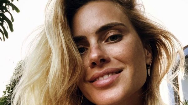 Carolina Dieckmann eleva o clima nas redes com foto nua feita na banheira