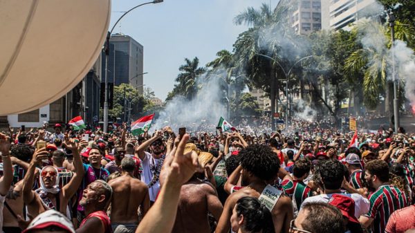 Fluminense levou multidão às ruas do RJ
