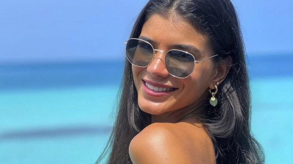 Jakelyne Oliveira, mulher do cantor Mariano, arrasou em registros nas Ilhas Maldivas