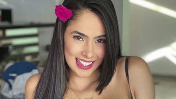 Juliana Bonde enlouquece seguidores ao surgir em vídeo com lingerie rosa
