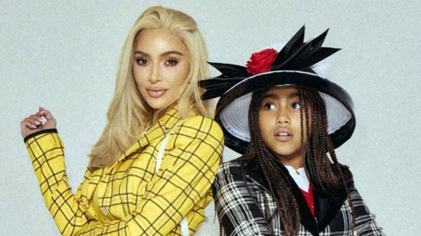 Kim Kardashian posa com a filha North Wes em fantasia de "Patricinhas de Beverly hills"