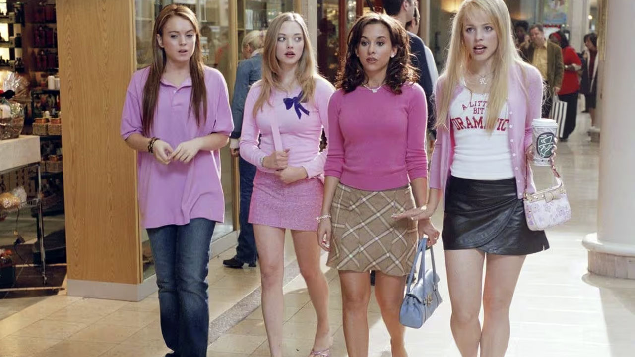 Lindsay Lohan, Amanda Seyfried. Lacey Chabert e Rachem McAdams em cena de "Meninas Malvadas"