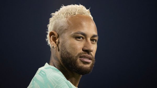 Neymar quis fazer a cirurgia no Brasil