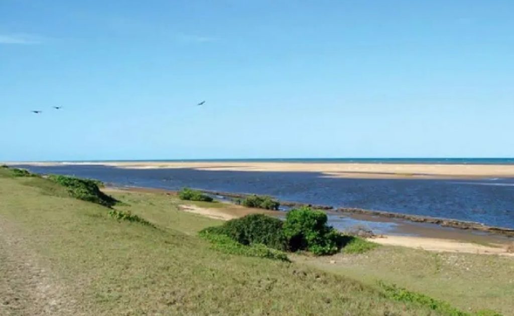 Praia de nudismo de Barra Seca, em Linhares/ES (Foto: Brasil Naturista/Divulgação)