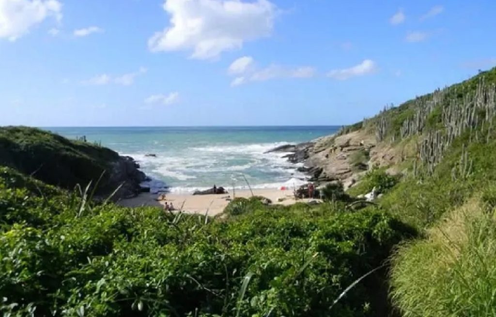 Praia de nudismo de Olho de Boi, em Búzios/RJ (Foto: Brasil Naturista/Divulgação)